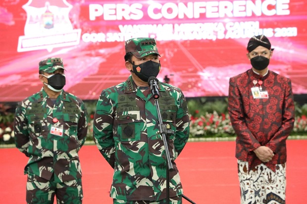 Panglima TNI Tinjau Vaksinasi di GOR Jatidiri Semarang